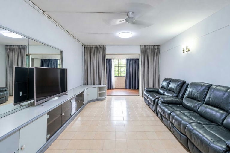 HDB · 234 Jurong East Street 21