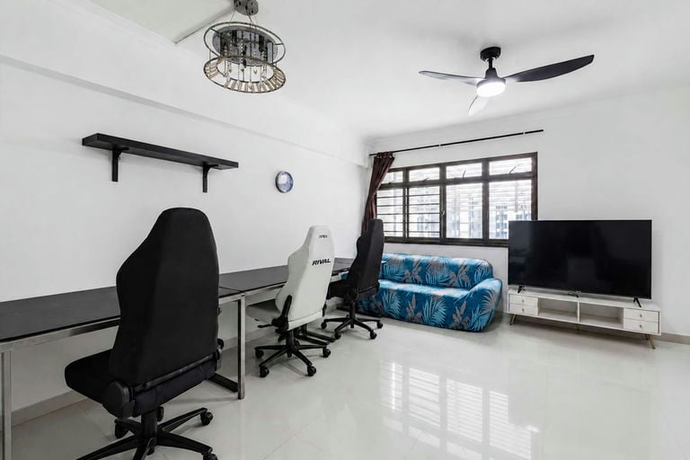 HDB · 575 Woodlands Drive 16